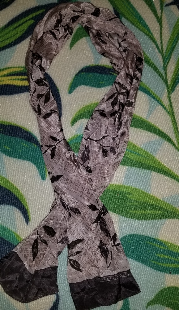 Perry Ellis Scarf leaf pattern - Picture 5 of 8